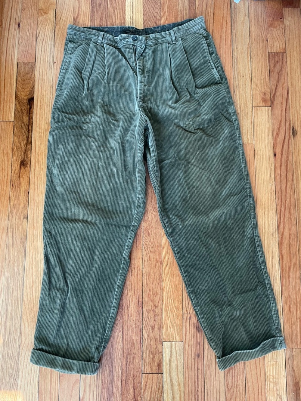 GAP Men's Corduroy Pants in Olive